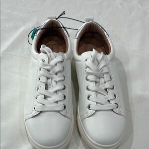 Maurices White Sneakers Minimalist Low-Top Design